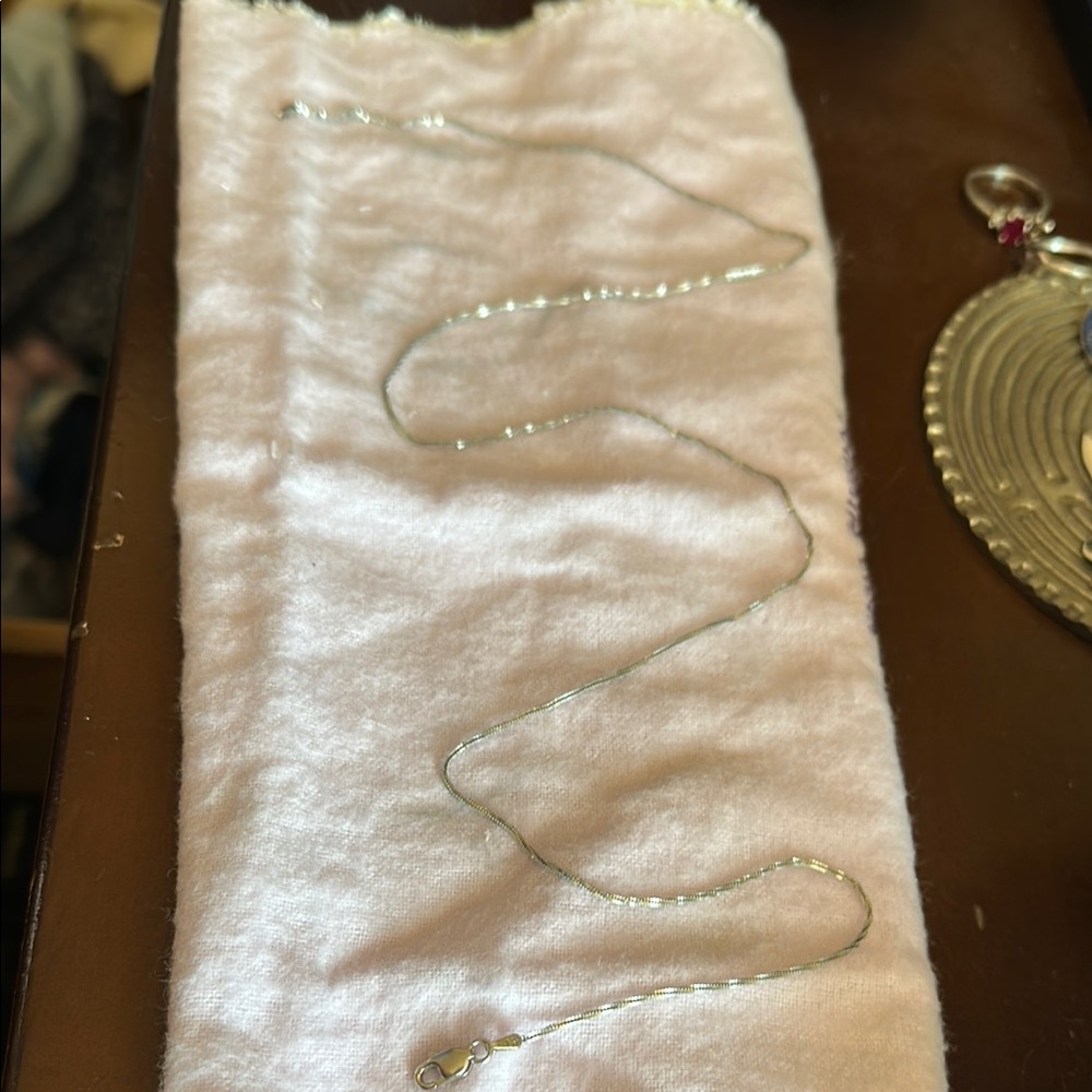 14 karat White Gold Twist pattern 22” long Necklace